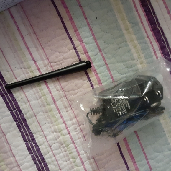 Sylvania SDPF651-B  6.5 " Digital Photo Frame - Picture 4 of 13